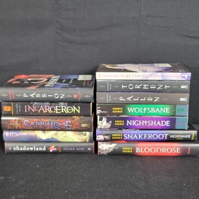 CHA276 (12) Hardback/paperback Novels
