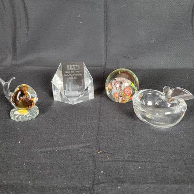 CHA365 (4) Paperweights, etc