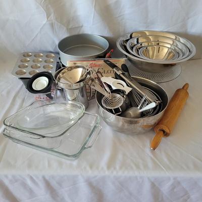 Large Baking Supplies Lot (K-EL)