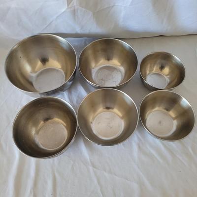 Large Baking Supplies Lot (K-EL)