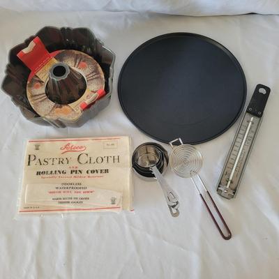 Large Baking Supplies Lot (K-EL)