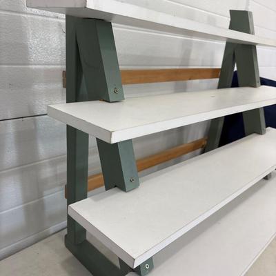 Display shelf