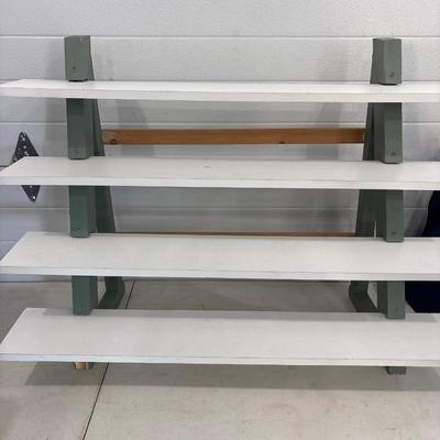 Display shelf