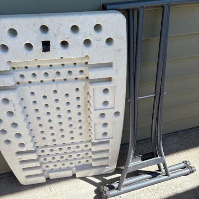 Small plastic foldable table