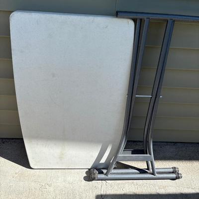 Small plastic foldable table