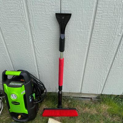 GREENWORKS PRESSURE WASHER WITH VARIOUS SCRUB BRUSHES
