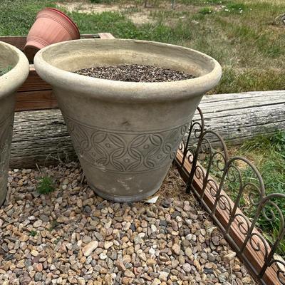 2 LARGE AND 2 SMALLER FLOWER POTS