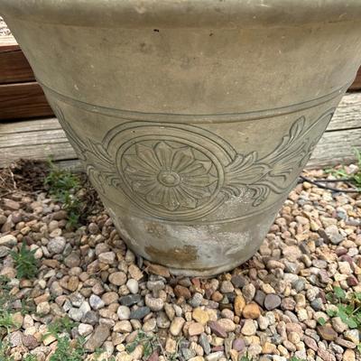 2 LARGE AND 2 SMALL FLOWER POTS