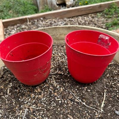 2 LARGE AND 2 SMALL FLOWER POTS
