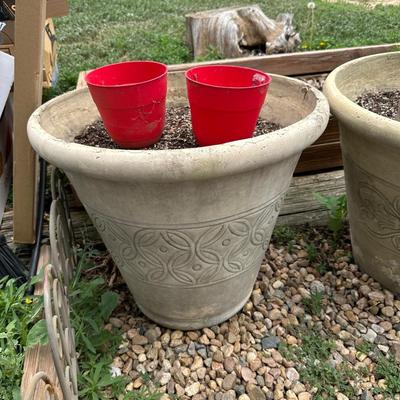 2 LARGE AND 2 SMALL FLOWER POTS