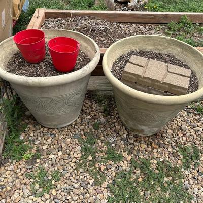 2 LARGE AND 2 SMALL FLOWER POTS