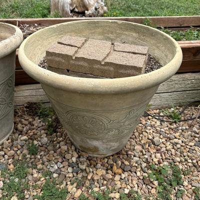 2 LARGE AND 2 SMALL FLOWER POTS