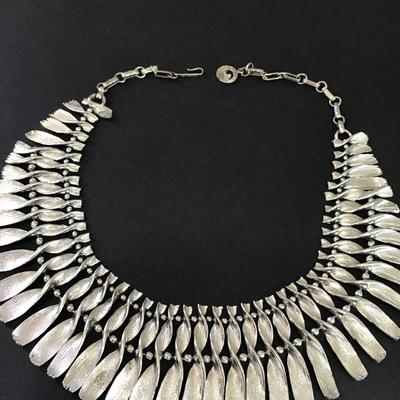 Beautiful, vintage, brushed silver toned Lisner statement necklace