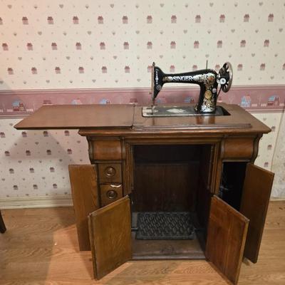 Sewing cabinet