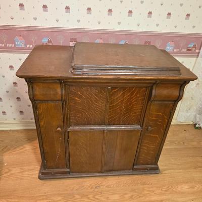 Sewing cabinet