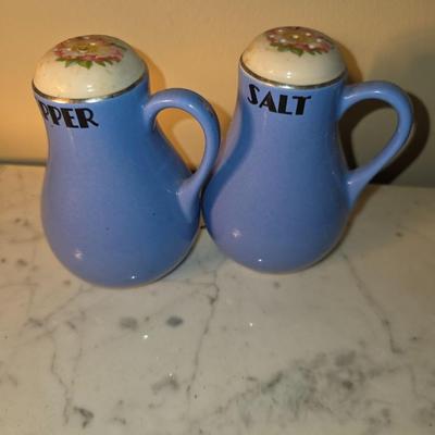 Salt and pepper set