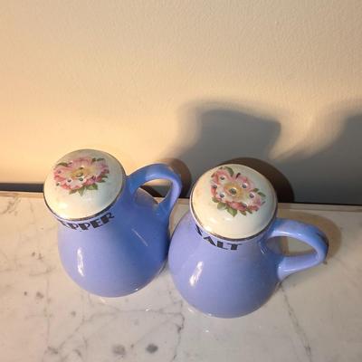 Salt and pepper set