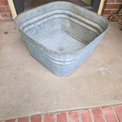 Galvanized wash tub