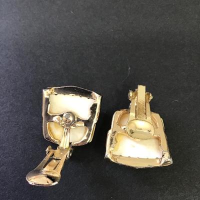 Vintage white Lucite chunky gold tone clip on swivel earrings