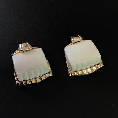 Vintage white Lucite chunky gold tone clip on swivel earrings