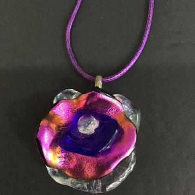 Pretty unique glass flower pendant necklace