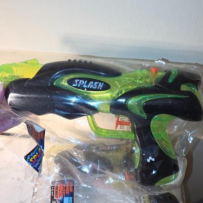 Pair of splash water guns