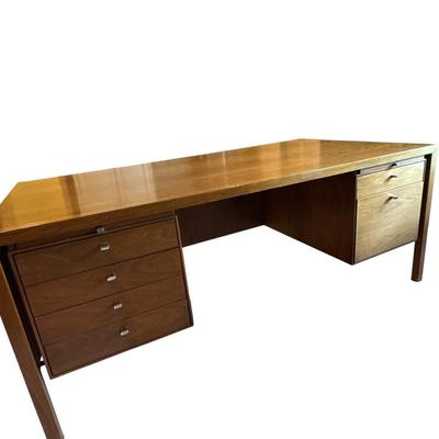Baumen Business interiors Executive Desk and wastebasket