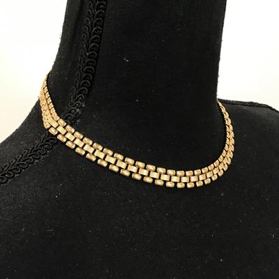 Beautiful vintage Monet necklace Slinky Gold tone collar