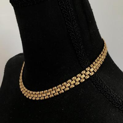 Beautiful vintage Monet necklace Slinky Gold tone collar