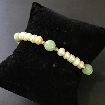 Beautiful, genuine, pearl and jade type stone beaded bracelet