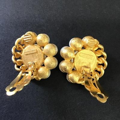Vintage Richelieu glass pearl Satin gold tone clip on earrings