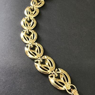 Beautiful, Coro , gold tone leaf bracelet in excellent condition