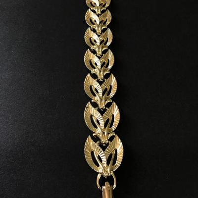 Beautiful, Coro , gold tone leaf bracelet in excellent condition