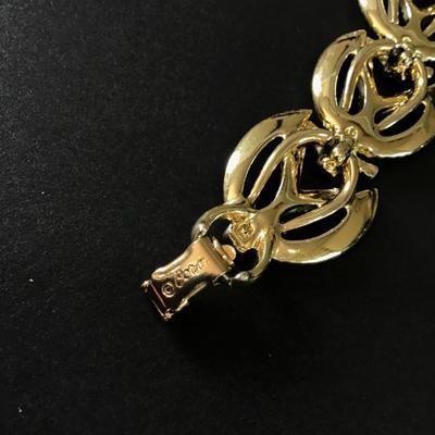 Beautiful, Coro , gold tone leaf bracelet in excellent condition