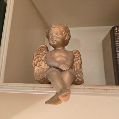 Shelf cherub