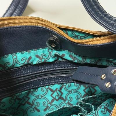 LOT 63L: Casual Summer Handbags: Stone Mountain & More