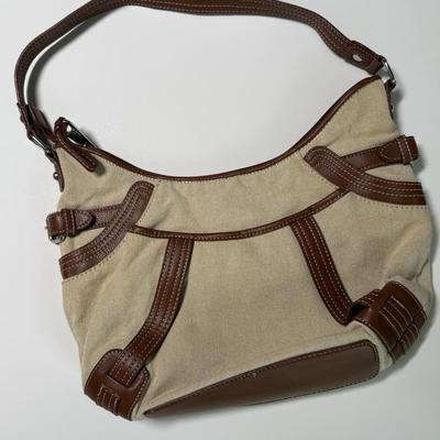LOT 63L: Casual Summer Handbags: Stone Mountain & More