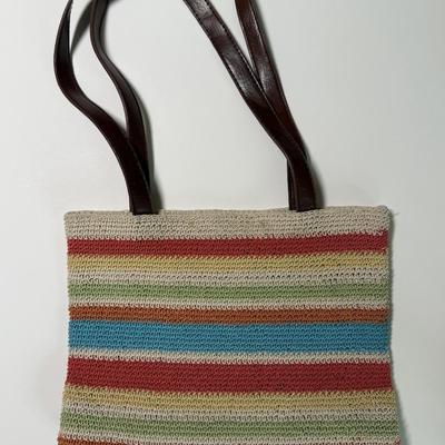 LOT 63L: Casual Summer Handbags: Stone Mountain & More