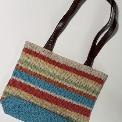LOT 63L: Casual Summer Handbags: Stone Mountain & More