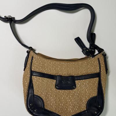 LOT 63L: Casual Summer Handbags: Stone Mountain & More