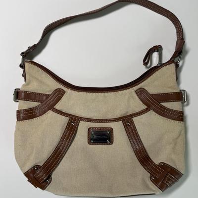 LOT 63L: Casual Summer Handbags: Stone Mountain & More