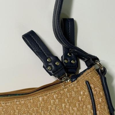 LOT 63L: Casual Summer Handbags: Stone Mountain & More