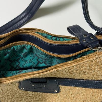 LOT 63L: Casual Summer Handbags: Stone Mountain & More