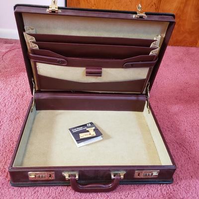 LOT 89X: Assorted Vintage Briefcases