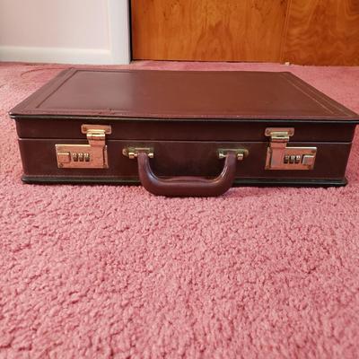 LOT 89X: Assorted Vintage Briefcases