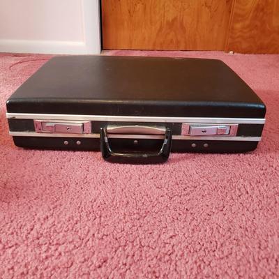 LOT 89X: Assorted Vintage Briefcases