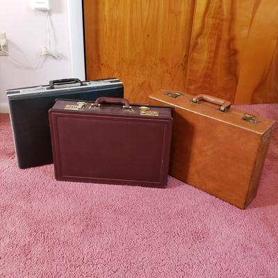 LOT 89X: Assorted Vintage Briefcases