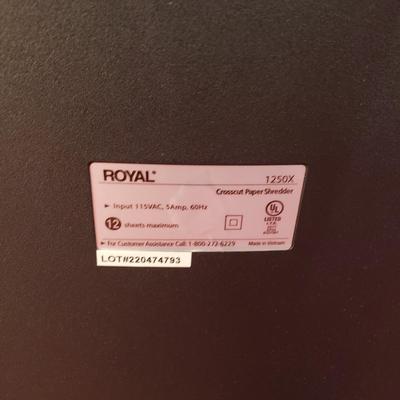 LOT 90X: Royal Paper Shredder 1250X
