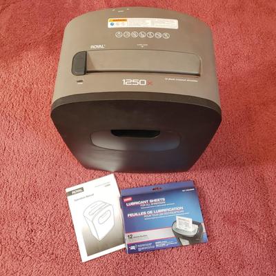 LOT 90X: Royal Paper Shredder 1250X