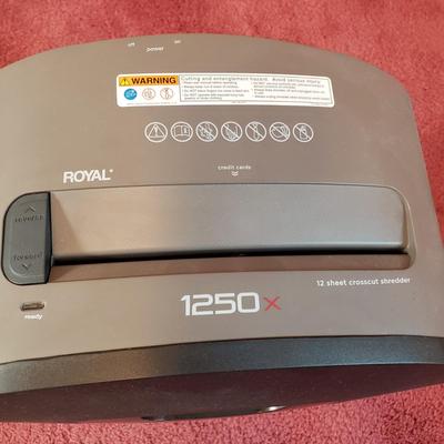 LOT 90X: Royal Paper Shredder 1250X